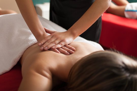 Swedish massage vs deep tissue massage for relaxation and pain relief