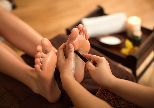 Foot reflexology massage benefits for relaxation